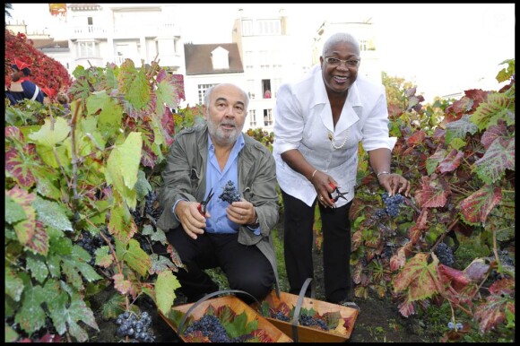 Gérard Jugnot et Firmine Richard, parrains de la Fête des Vendanges de Montmartre 2010, ont scrupuleusement respecté, samedi 9 octobre, le mot d'ordre de ce millésime : l'humour !