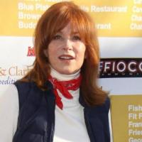Stefanie Powers, Erik Estrada : Nos stars des années 80 s'affrontent... armées !