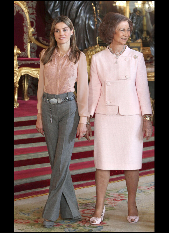 La prince Letizia et la reine d'Espagne à la fête nationale d'Espagne et Jour de l'Hispanité. 12/10/2010