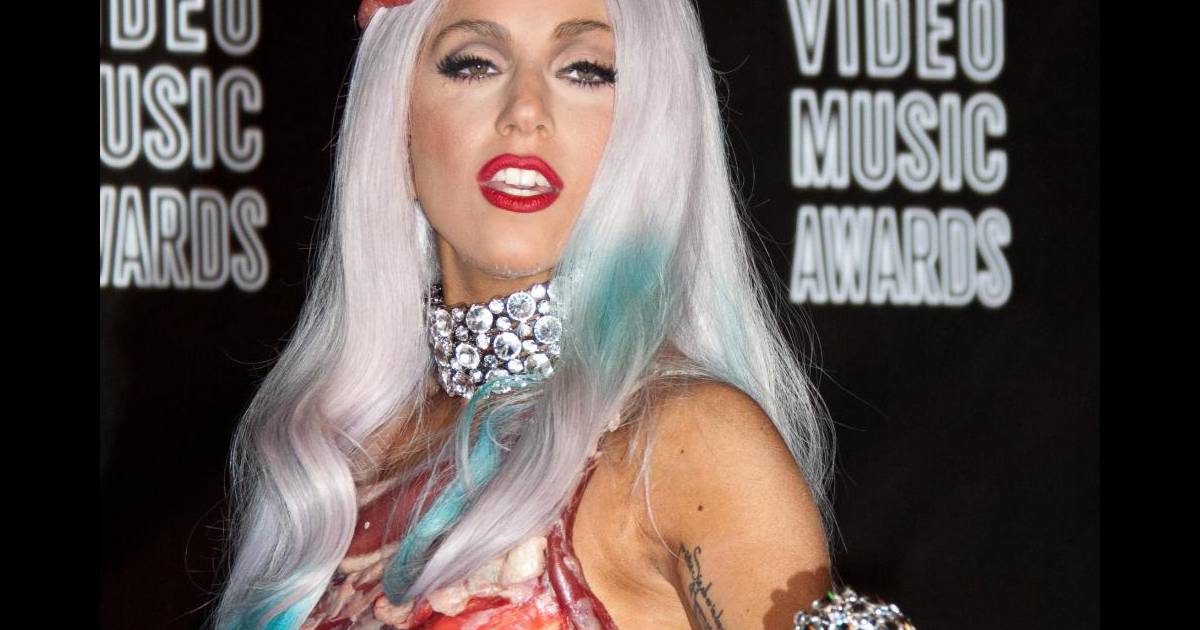 Lady Gaga en robe viande Purepeople