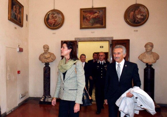 Caroline de Monaco est en visite à Florence, en Italie. Elle découvre la Galerie des Offices ainsi que le Corridor de Vasari. 15/10/2010