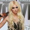 Taylor Momsen en couverture de Revolver