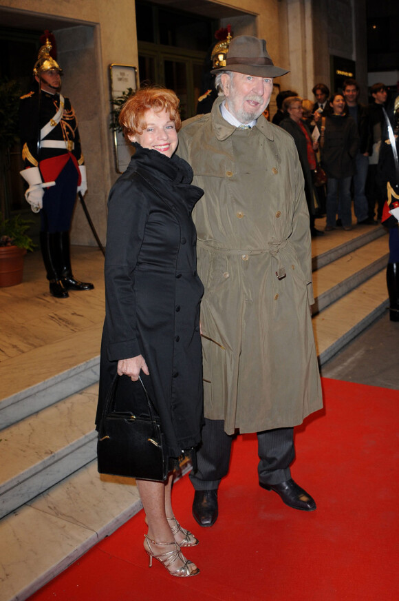 Jean-Pierre Marielle et son épouse lors du 18e Gala de l'Espoir au théâtre des Champs-Elysées à Paris le 18 octobre 2010