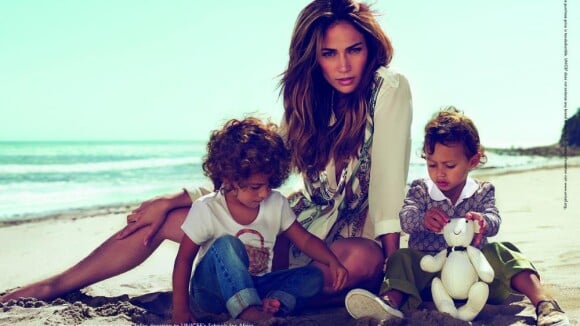 Jennifer Lopez et ses jumeaux, stars de la nouvelle campagne Gucci !