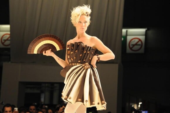 Rebecca Hampton a défilé lors du Salon du Chocolat le 27 octobre 2010 à Paris