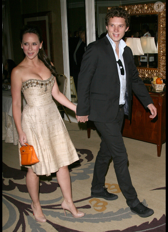 Jennifer Love Hewitt et Alex Beh lors du 39e prix humanitaire annuel "Paix contre violence" au Beverly Hotel le 29 octobre 2010