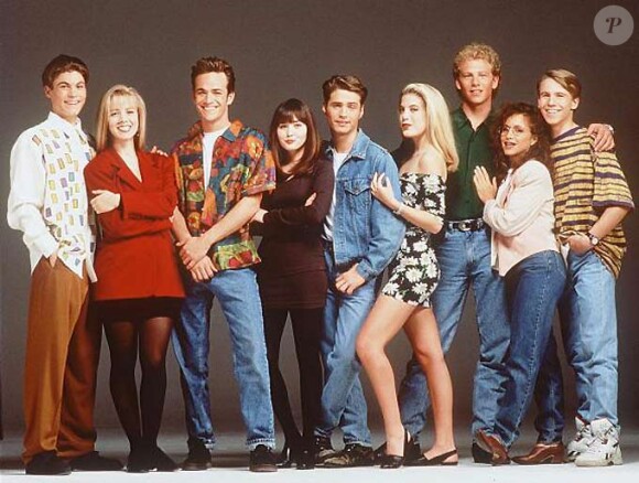 Ian Ziering, 3ème à partir de la droite, avec tout le casting de la série Beverly Hills 90210
