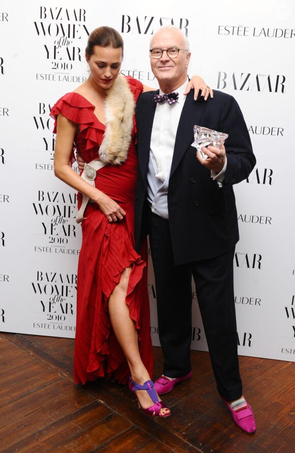 Yasmin Le Bon et Manolo Blahnik lors de la soirée Harper's Bazaar à Londres le 1er novembre 2010