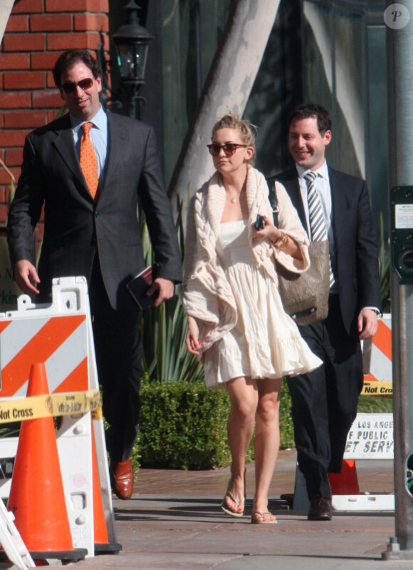 Kate Hudson à la sortie d'un centre médical après y avoir passé quelques heures à Los Angeles au début du mois de novembre 2010