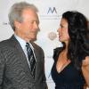 Clint Eastwood, ici avec sa femme Dina Ruiz, a été honoré lors du gala du Festival de la Tolérance, qui s'est tenu au Musée de la Tolérance, à Los Angeles, le 14 novembre 2010.