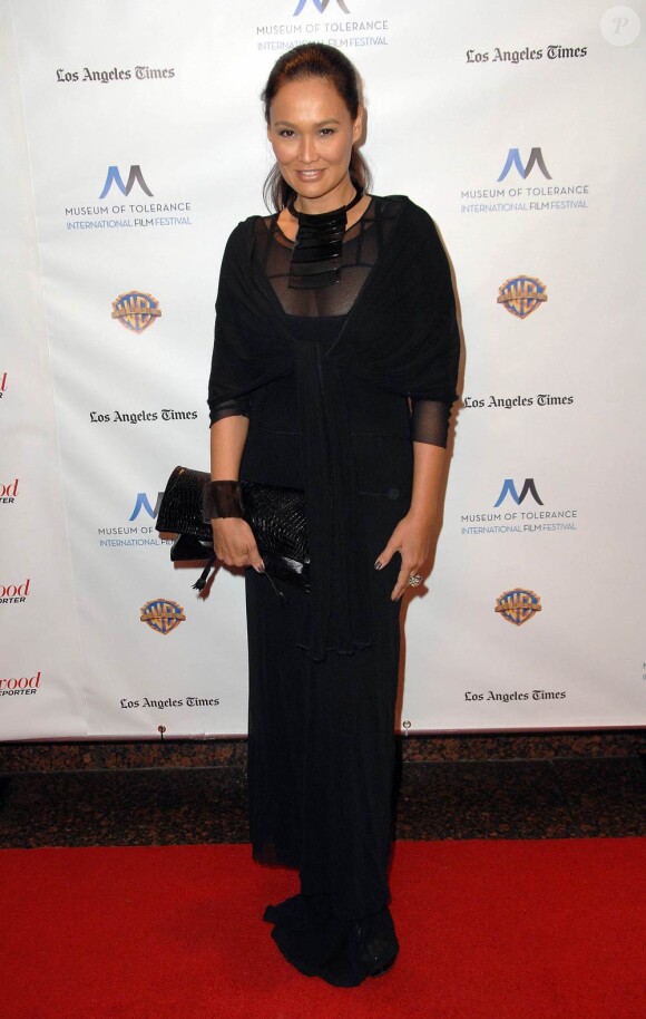 La jolie Tia Carrere, pendant l'hommage à Clint Esatwood lors du gala du Festival de la Tolérance, qui s'est tenu au Musée de la Tolérance, à Los Angeles, le 14 novembre 2010.