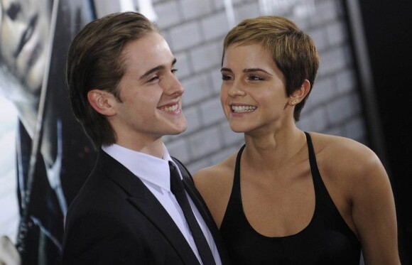 Emma Watson et son frère Alex lors de la première new-yorkaise de Harry Potter le 15 novembre 2010.