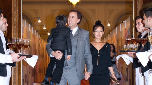 Nicolas Cage avec femme et enfant pour un séjour terrifiant en Roumanie !