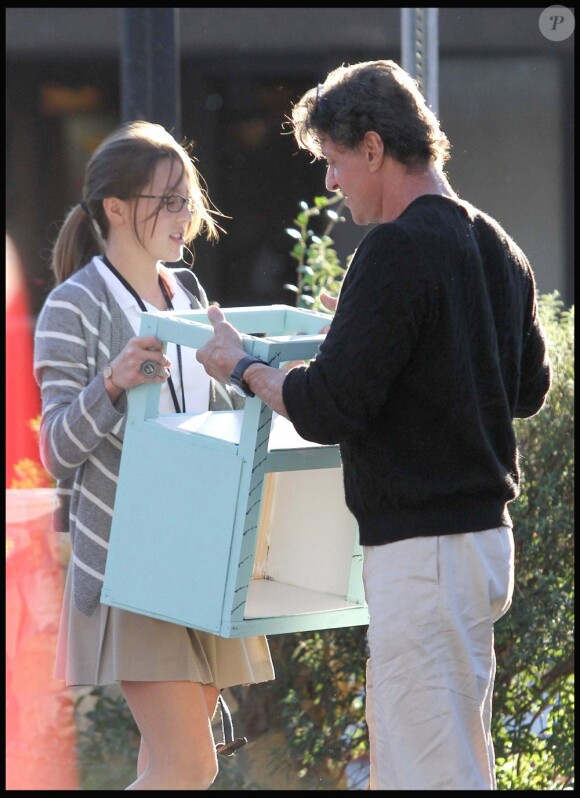 Sylvester Stallone va chercher ses filles à l'école, à Los Angeles, le 17 novembre 2010