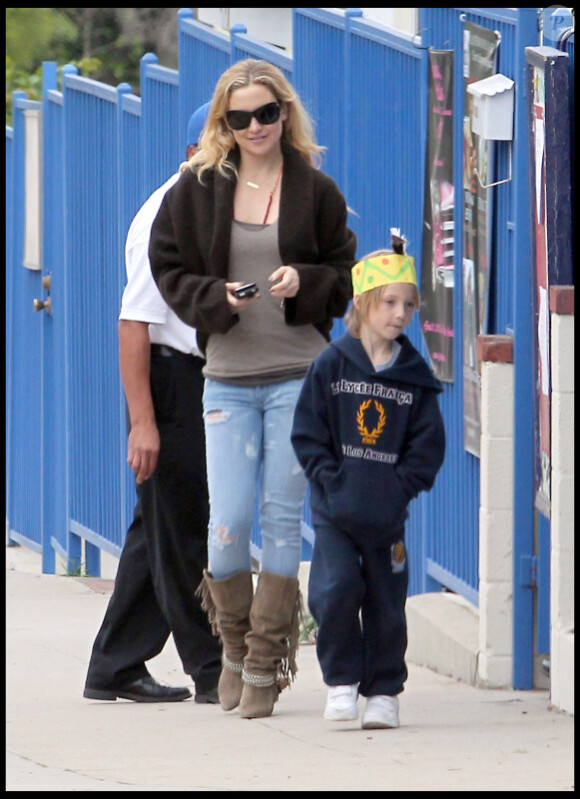 Kate Hudson et son fils Ryder se rendent à la fête de l'école pour célébrer les vacances le 19 novembre 2010 à Pacific Palissades