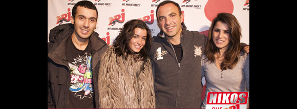 Jenifer entourée de l'équipe du 6/9 de NRJ : Nikos Aliagas, Mustapha El Atrassi et Karine Ferri