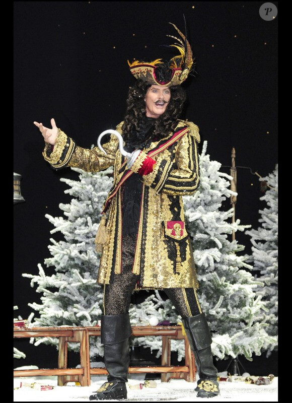 David Hasselhoff lors du show annuel de Noël (pantomime) au théâtre Piccadilly à Londres le 27 novembre 2010