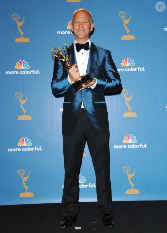 Ryan Murphy et son Emmy Award du meilleur réalisateur pour le pilote de Glee, Los Angeles, le 29 août 2010