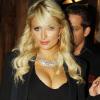 Paris Hilton embarque à bord de sa voiture rose en compagnie de son petit ami Cy Waits et de sa nouvelle bestfriend, Brooke Mueller, accompagnée d'un homme, vendredi 3 décembre, à Los Angeles.