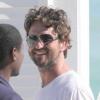 L'acteur Gerard Butler sur une plage à Miami le 6 décembre 2010
