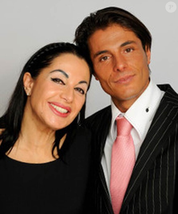 Giuseppe, ici avec sa mère Marie-France, de l'émission Qui veut épouser mon fils ?, sera papa pour la troisième fois en 2011.