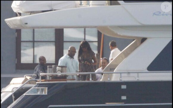 Naomi Campbell et Vladimir Doronin profitent de leur bateau à Miami à la fin du mois de novembre 2010