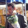 Ben Affleck offre des fleurs à sa belle (12 décembre 2010 à Pacidic Palisades)