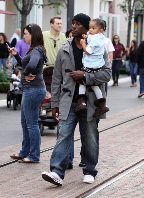 Tyrese Gibson, sa fille Shayla et sa grand-mère dans les rues de Los Angeles, le 11 décembre 2010