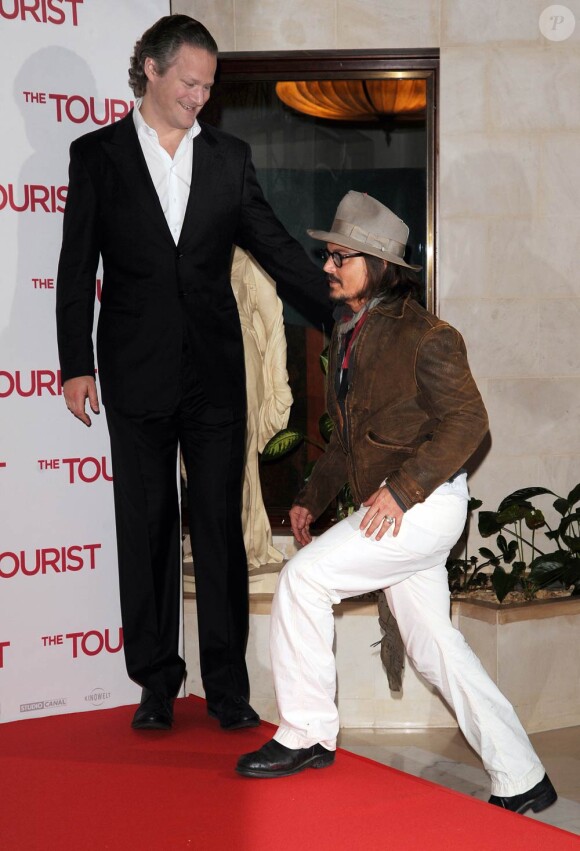 Florian Henckel von Donnersmarck et Johnny Depp à l'occasion de la présentation allemande de The Tourist, à Berlin, le 14 décembre 2010.