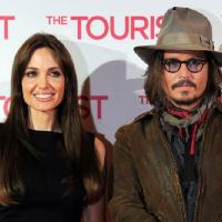 Angelina Jolie en vamp et Johnny Depp en cowboy, des stars tellement complices !