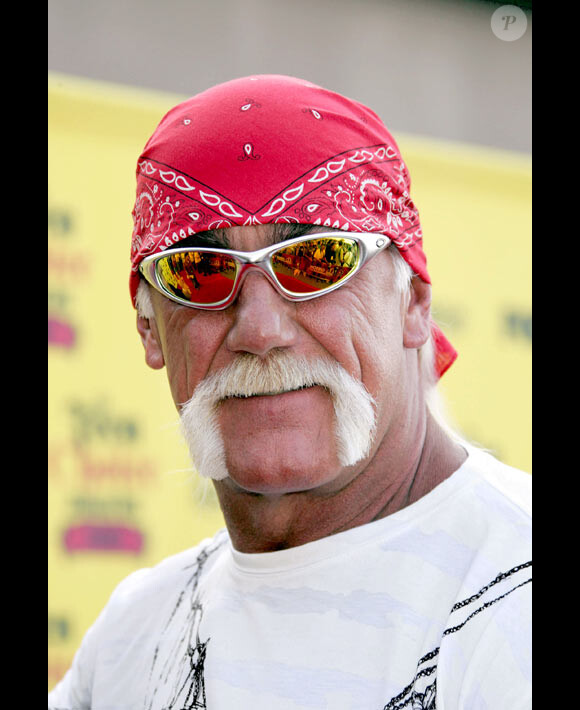 Hulk Hogan pose en août 2005 à Los Angeles