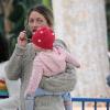 Rebecca Gayheart complice avec sa fille à Beverly Hills, le 14 décembre 2010