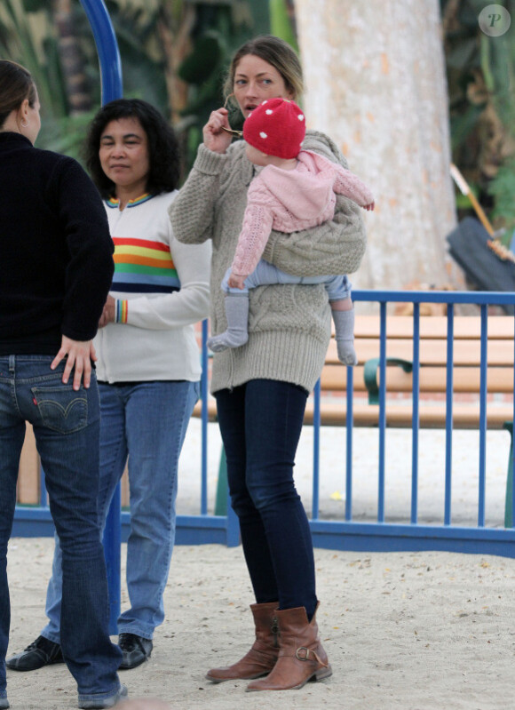 Rebecca Gayheart complice avec sa fille à Beverly Hills, le 14 décembre 2010