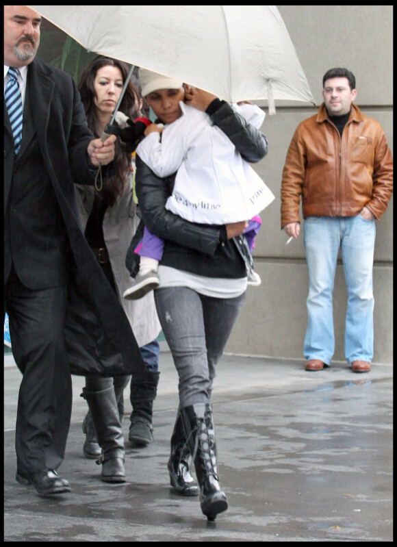 Halle Berry et sa fille Nahla à Los Angeles, le 19 décembre 2010.