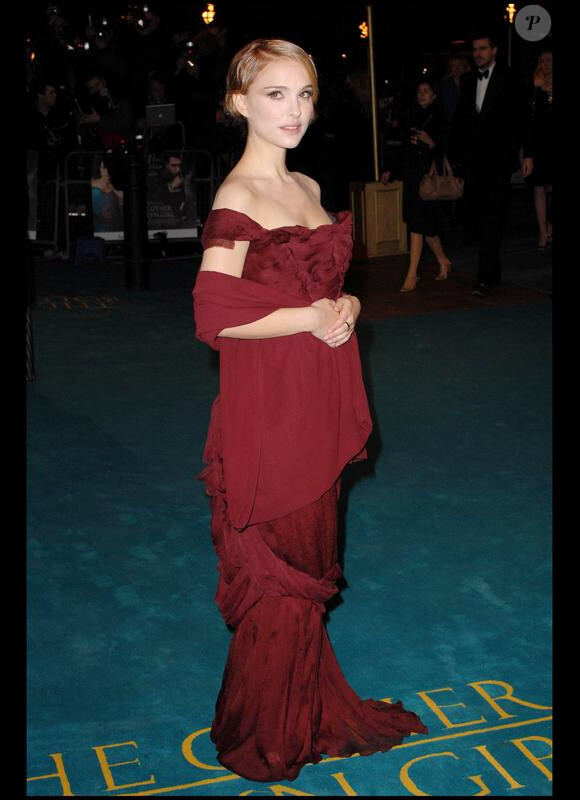 Natalie Portman porte une robe Christian Dior à Londres, le 19 février 2008.