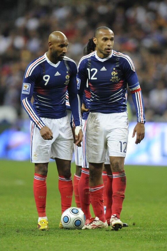Thierry Henry et Anelka seraient les deux seuls, parmi les 23 mondialistes, à n'avoir pas renoncé à leurs primes liées à la Coupe du monde 2010, selon une info de Libé publiée le 21 décembre.