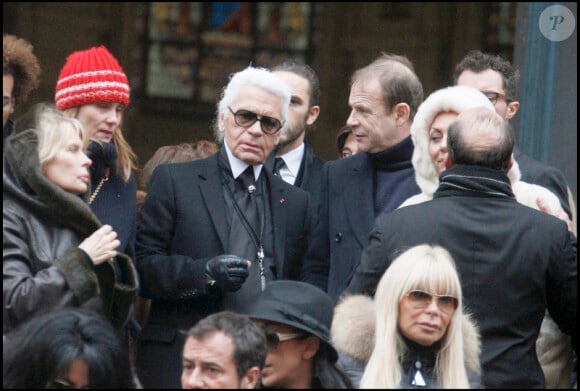 Candice Patou, Emmanuelle Seigner, Karl Lagerfeld, François-Marie Banier et Hermine de Clermont-Tonnerre, aux obsèques de Gérald Nanty, le 22 décembre 2010, à Paris.