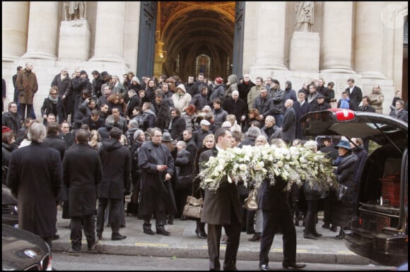 La couronne de fleurs aux obsèques de Gérald Nanty, le 22 décembre 2010, à Paris.