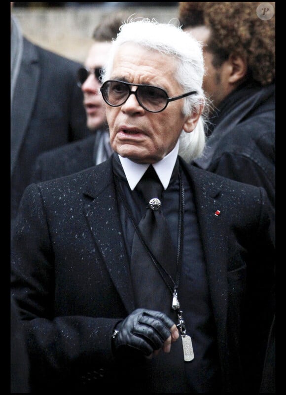 Karl Lagerfeld aux obsèques de Gérald Nanty, le 22 décembre 2010, à Paris.