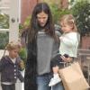 Jennifer Garner et ses filles en promenade avec ses deux filles à Los Angeles (22 décembre 2010)