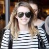 Emma Roberts fait du shopping à Beverly Hills, le 27 décembre 2010.