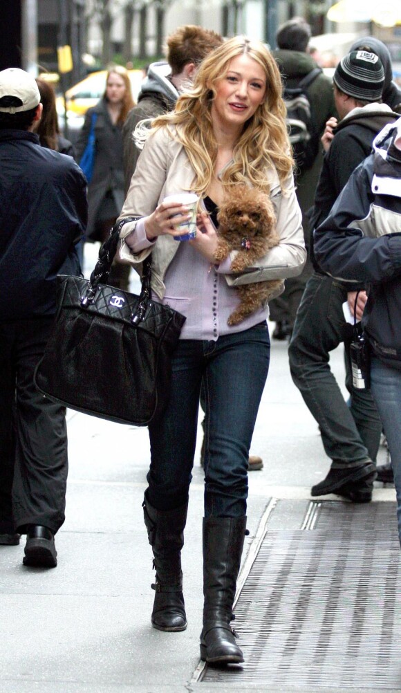 Blake Lively. Déjà en 2008, elle ne quittait plus son sac Chanel