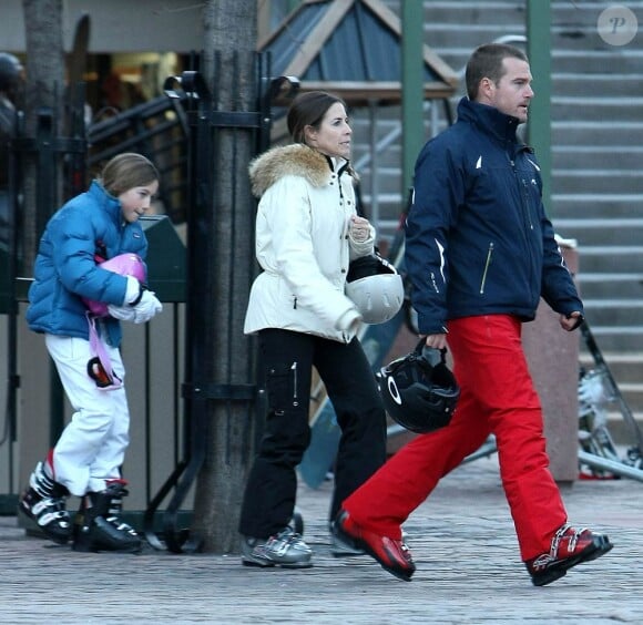 Chris O'Donnell profite des joies du ski dans la station d'Aspen le 28 décembre 2010 avec sa famille