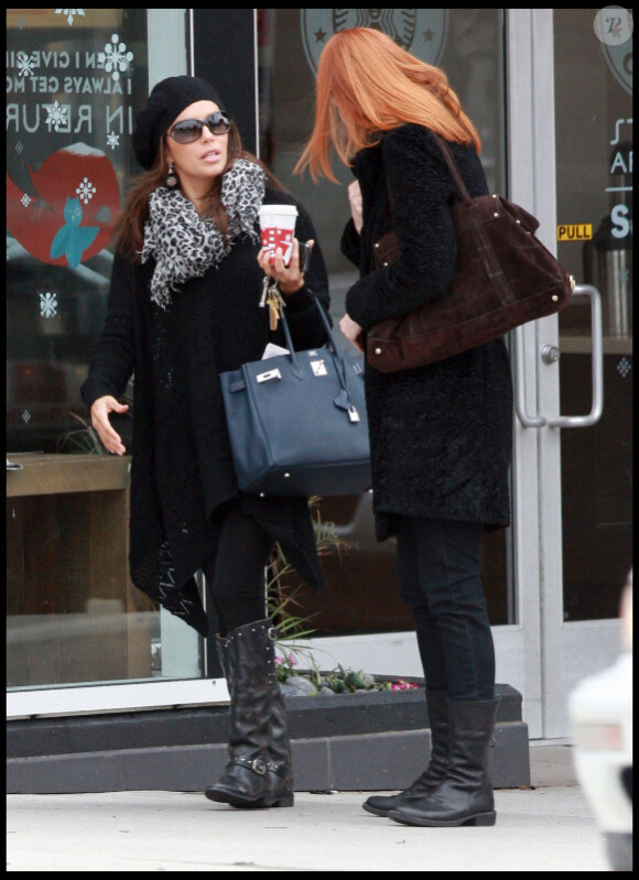 Eva Longoria et Marcia Cross lors de leur shopping de Noël il y a quelques jours, fin décembre 2010 à Los Angeles...
