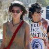 Ronnie Wood et sa compagne Ana Araujo se promènent à Punta del Este le 1er janvier 2011 : ils ont choisi le soleil de l'Uruguay pour passer à 2011 en amoureux...