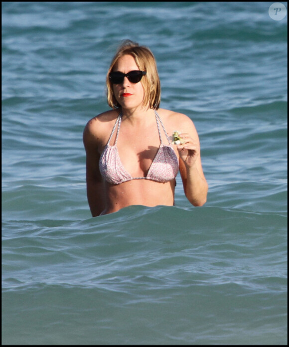Chloë Sevigny passe de douces vacances à Miami. 2 janvier 2011
