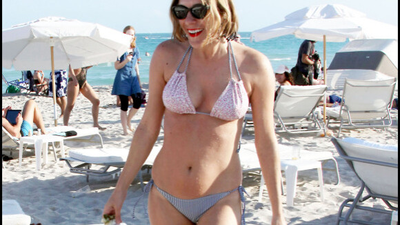 Chloë Sevigny : Célibataire, elle en profite pour parader en bikini !