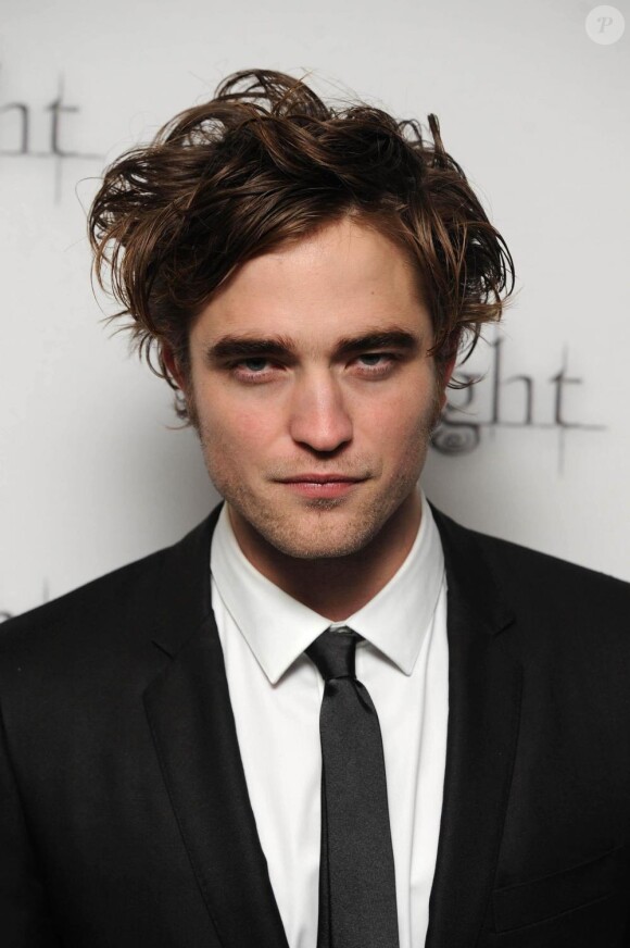 Robert Pattinson est 4e au classement des hommes les mieux habillés de 2010