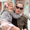 Jennifer Garner et Ben Affleck emmènent leur fille Violet chez l'ophtalmologiste puis chez l'opticien à la fin du mois de décembre à Los Angeles