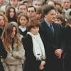 Les funérailles de François Mitterrand le 11 janvier 1996 : De droite à gauche, Mazarine Pingeot, Gilbert Mitterrand, Danielle Mitterrand, les petites-filles de François Mitterrand